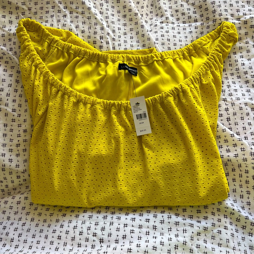 Bright yellow top💛
